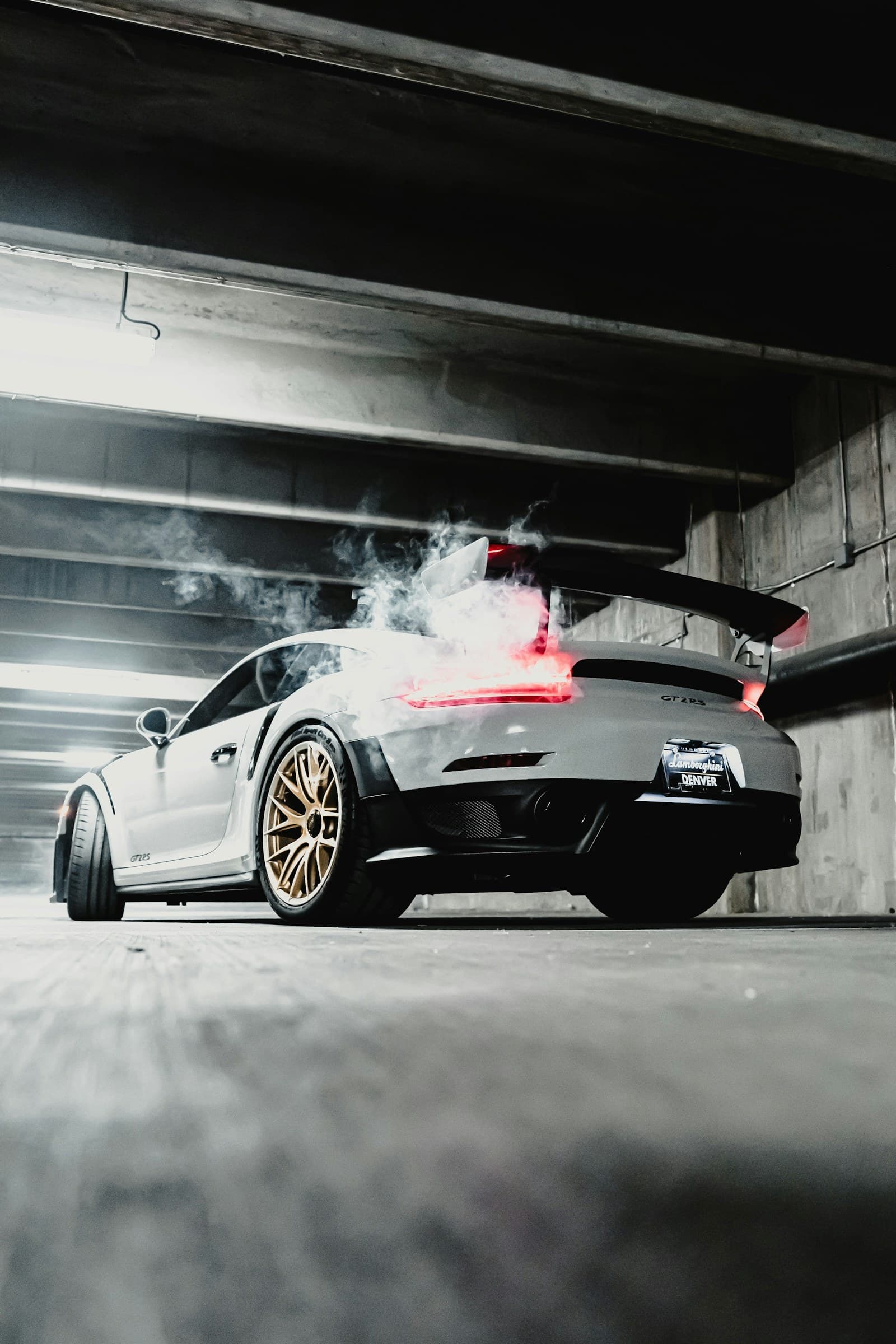 Porsche 911 в гараже